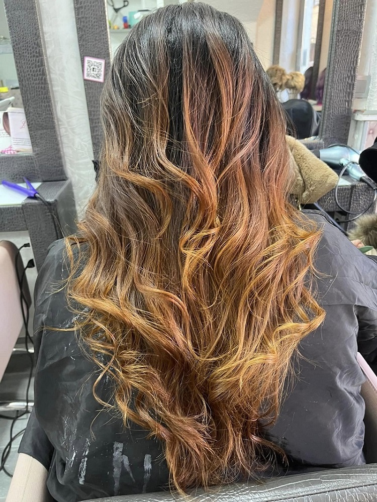 Le Petit Salon Saint Vallier de Thiey  salon de coiffure saint vallier de thiey-coupe de cheveux grasse-extensions peymeinade-lissage le tignet-coloration de cheveux le cannet-prothese capillaire mandelieu la napoule-perruque fayence
